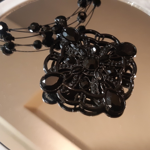 Lia Sophia Necklace - Picture 2 of 4